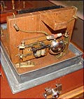 Первый радиотелеграфный приемник Попова. 1895 год