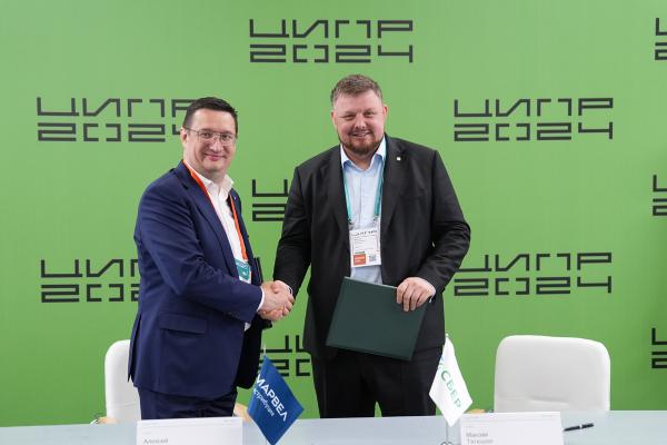 генеральный директор "СберТеха" Максим Тятюшев и генеральный директор "Марвел-Дистрибуции" Алексей Мельников генеральный директор "СберТеха" Максим Тятюшев и генеральный директор "Марвел-Дистрибуции" Алексей Мельников