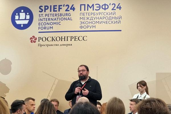 ПМЭФ-2024, ИТ-завтрак. На фото: министр цифрового развития Максут Шадаев ПМЭФ-2024, ИТ-завтрак. На фото: министр цифрового развития Максут Шадаев