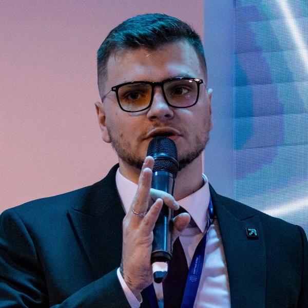 Алексей Диков, директор Data & Analytics PARI Алексей Диков, директор Data & Analytics PARI