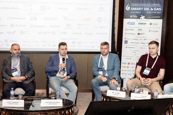 Форум по ИТ и цифровым технологиям нефтегазовой отрасли Smart Oil & Gas. На фото (слева направо): директор направления развития центра компетенций промышленной автоматизации "Т1 Интеграция" Олег Ушаков, руководитель практики автоматизации ПАО "Газпром нефть" Сергей Васильев, владелец АО "Цифровые закупочные сервисы" (ISource) Ян Сухих, руководитель департамента индустриальных программно-аппаратных комплексов ИТ-холдинга Fplus Артем Евдаков Форум по ИТ и цифровым технологиям нефтегазовой отрасли Smart Oil & Gas. На фото (слева направо): директор направления развития центра компетенций промышленной автоматизации "Т1 Интеграция" Олег Ушаков, руководитель практики автоматизации ПАО "Газпром нефть" Сергей Васильев, владелец АО "Цифровые закупочные сервисы" (ISource) Ян Сухих, руководитель департамента индустриальных программно-аппаратных комплексов ИТ-холдинга Fplus Артем Евдаков