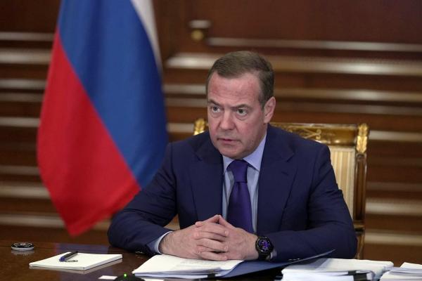 Пойыздағы жалаңаш қыздардың фотосы