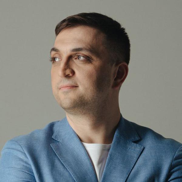 Залим Кудаев, основатель сети "Зубы за один день" Залим Кудаев, основатель сети "Зубы за один день"