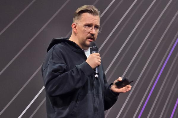 Conversations 2025. На фото: директор по продукту робота Макса Никита Устриков ("Госуслуги", "РТ Лабс") Conversations 2025. На фото: директор по продукту робота Макса Никита Устриков ("Госуслуги", "РТ Лабс")