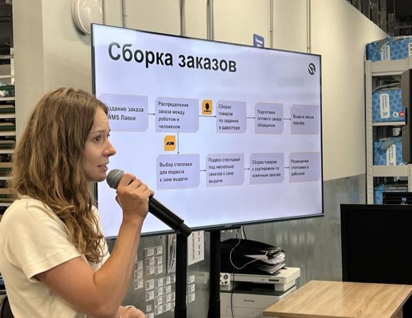 Запуск первого роботизированного пункта сбора заказов "Яндекс Лавки" (фото ComNews)