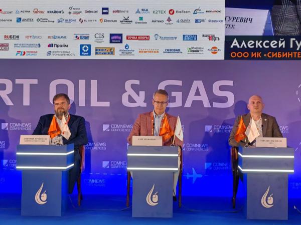 Smart Oil & Gas 2025. На фото (слева направо): руководитель-методолог Энерго ЦИБ ассоциации "Цифровая энергетика" Дмитрий Правиков, ИТ-эксперт АО "ИТ Эксперт" Сергей Фокин, руководитель направления развития решений InfoWatch ARMA Михаил Яблоков