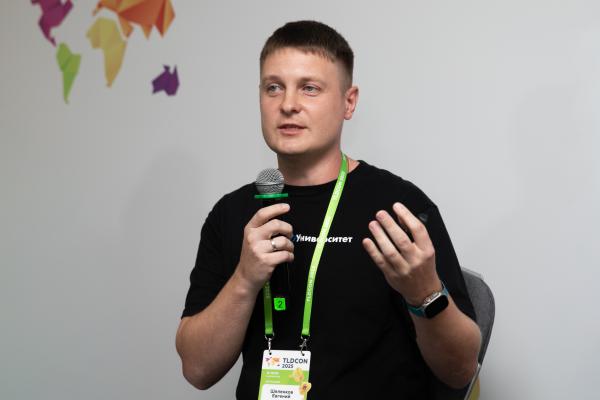 TLDCON 2025. На фото: руководитель проекта "Битрикс24 // Университет" Евгений Шеленков TLDCON 2025. На фото: руководитель проекта "Битрикс24 // Университет" Евгений Шеленков