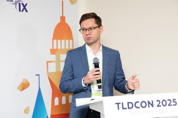 TLDCON 2025. Специалист НКЦКИ Антон Воронкин (фото Координационного центра доменов .ru/.рф) TLDCON 2025. Специалист НКЦКИ Антон Воронкин (фото Координационного центра доменов .ru/.рф)
