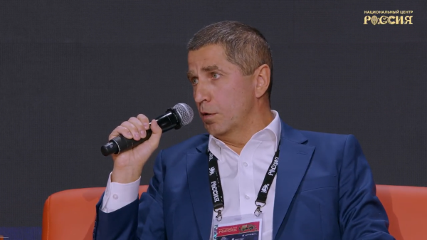 Форум "Цифровые решения". На фото - технический директор Т2 Алексей Дмитриев (фото ComNews) Форум "Цифровые решения". На фото - технический директор Т2 Алексей Дмитриев (фото ComNews)