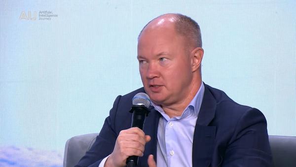 AI Journey 2025. На фото: исполнительный директор и член правления ПАО "Сибур" Василий Номоконов (Фото ComNews) AI Journey 2025. На фото: исполнительный директор и член правления ПАО "Сибур" Василий Номоконов (Фото ComNews)