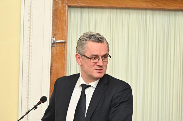 На фото - директор Департамента международной информационной безопасности МИД России Артур Люкманов (фото Международной академии связи)