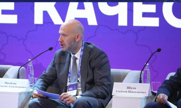 II Всероссийский форум развития "Города будущего". На фото: заместитель главы Минстроя РФ Константин Михайлик (фото ComNews)